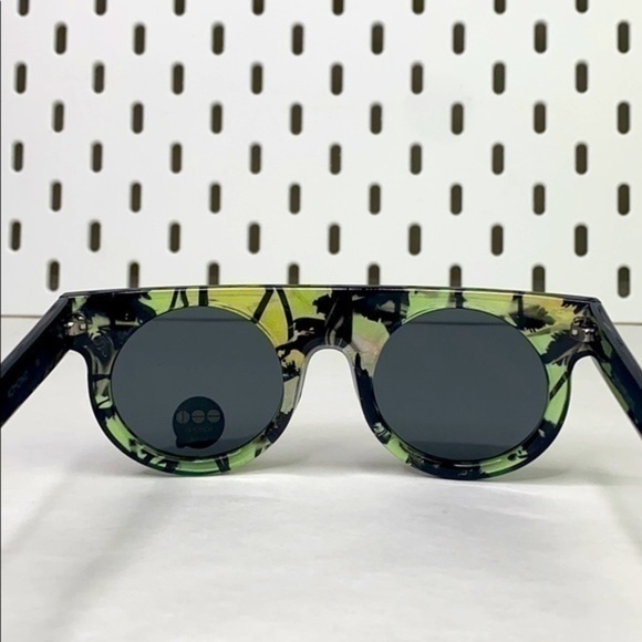 New KOMONO sunglasses Women’s Hippolyte Palms green floral shield main image 16